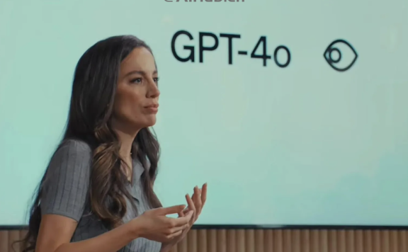 OpenAI 發(fā)布全新旗艦AI大模型 GPT-4o：語音對話更流暢，免費提供